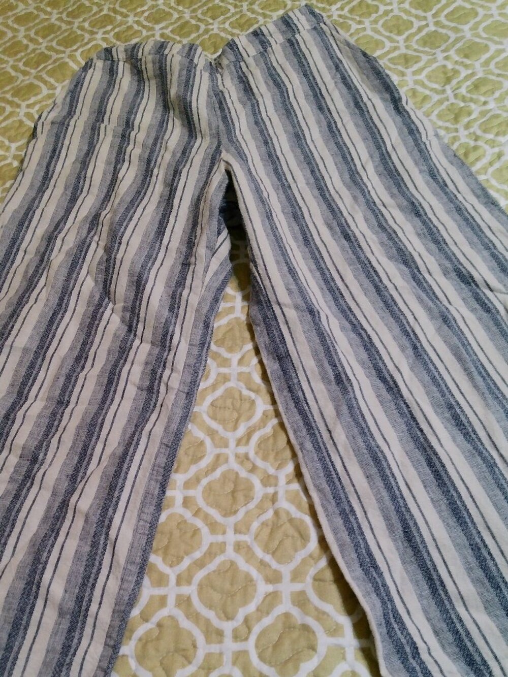 ABERCROMBIE & FITCH STRIPED WIDE LEG CROP PANTS SIZE 00 GOOD CONDITION